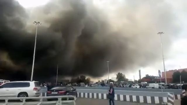 Загорелся ТЦ «Синдика» смотреть онлайн