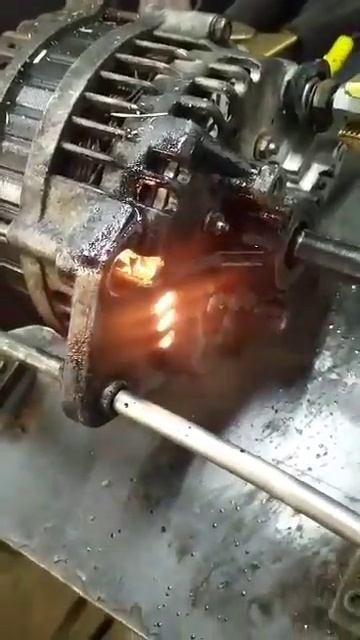 Alternator Opel Isuzu w ogniu. смотреть онлайн