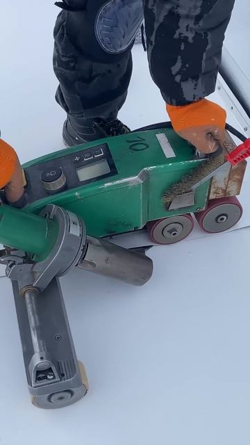 Монтаж ТПО мембраны Карлайл на кровле в Москве #кровля #тпомембрана смотреть онлайн