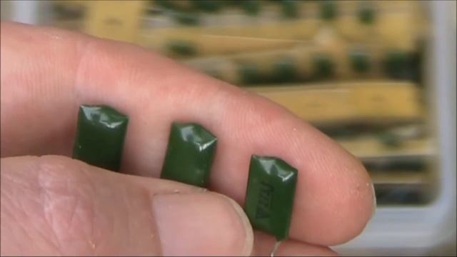 Electronics on the floor: The different types of capacitors смотреть онлайн