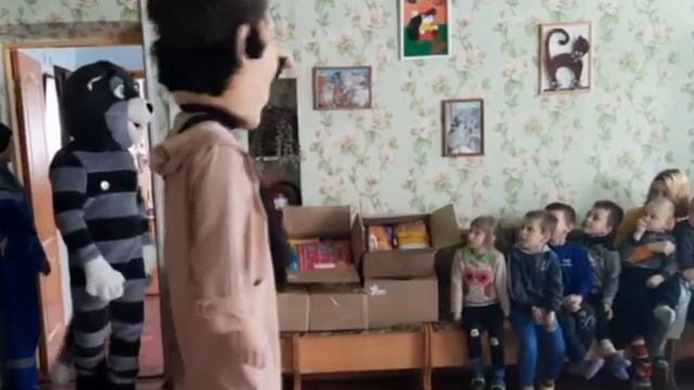Акция "Передай добро". Работники почты доставили подарки детям, лишенным родительской опеки смотреть онлайн