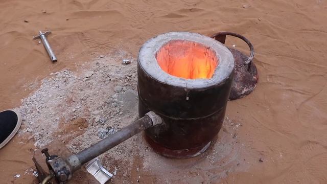 Casting Aluminium Hammer Using Molten Metal🔥🔥 | Sand Casting | смотреть онлайн