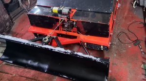 Самодельный гусеничный снегоуборщик,что за зверь!!!