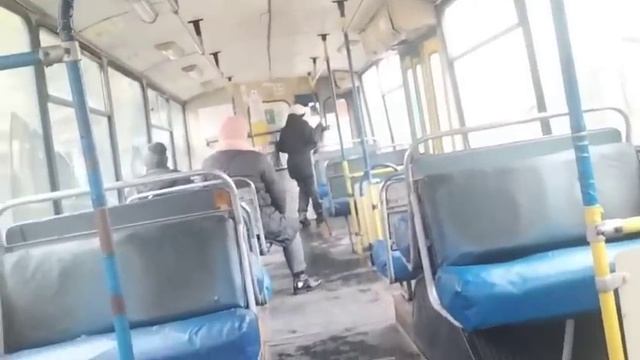 Взрывы в Одессе! Взорвал толпу! Бомбят с воздуха! Трясёт в трамвае! смотреть онлайн