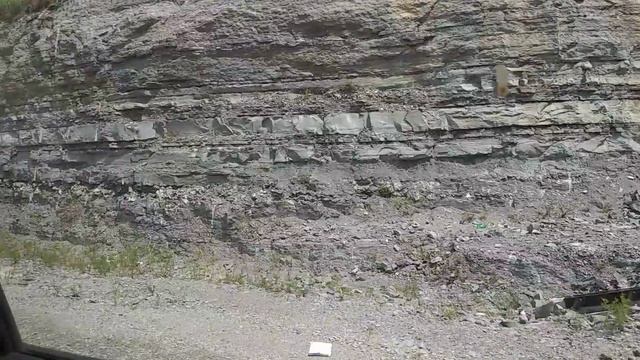 Limestone strata drive by in Tennessee смотреть онлайн