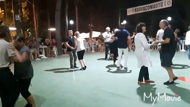 САГРА "ЛЯГУШКА и УЛИТКА " ПРАЗДНИК В ИТАЛИИ 💃🥂😉 смотреть онлайн
