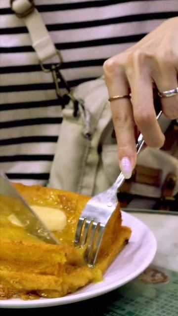 Carry a tiny bag to walk around the street📷🌎 смотреть онлайн