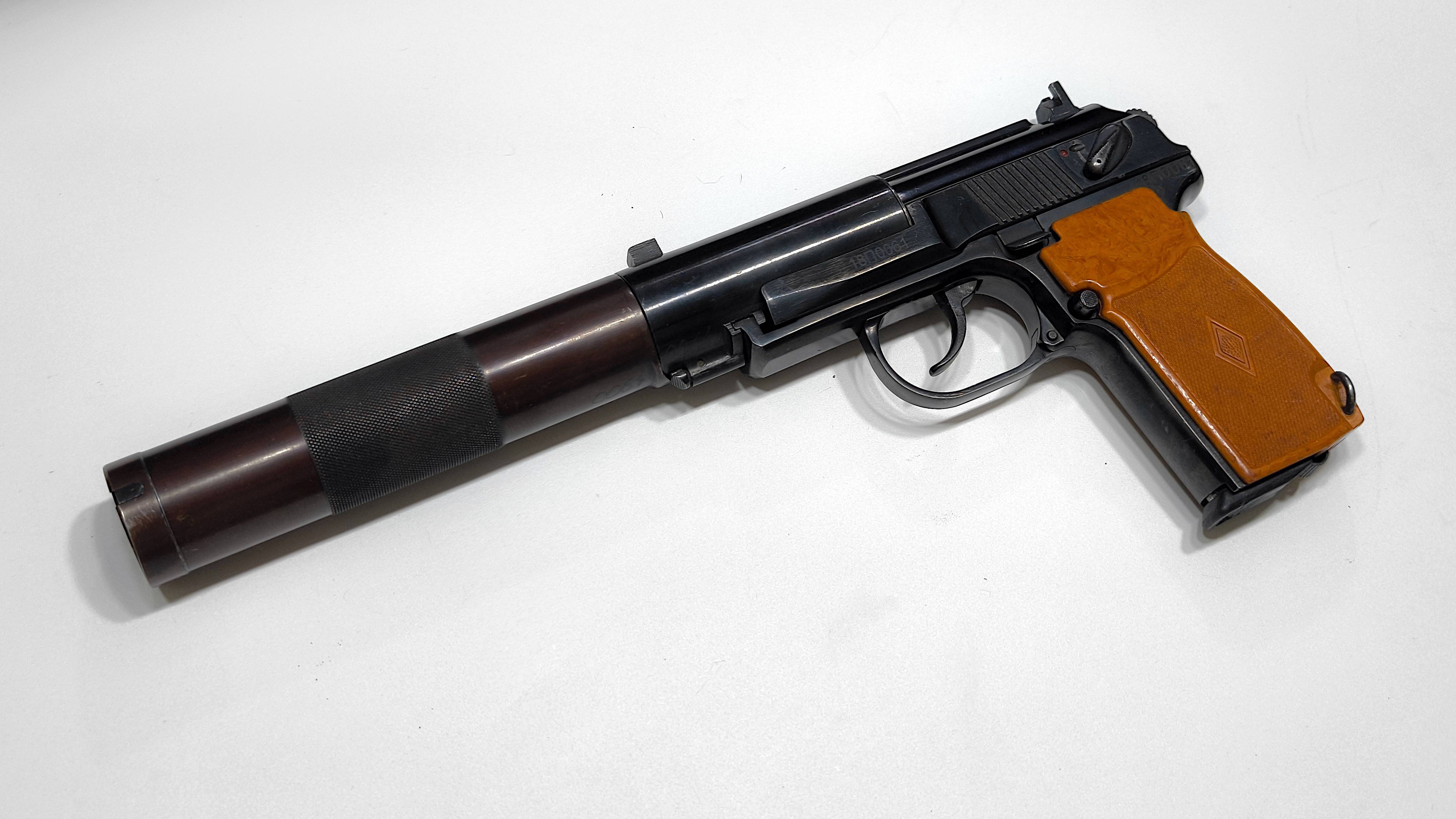 ПИСТОЛЕТ БЕСШУМНЫЙ (ОХОЛОЩЕННЫЙ) - ОБЗОР И ПРОБЫ СТРЕЛЬБЫ смотреть онлайн