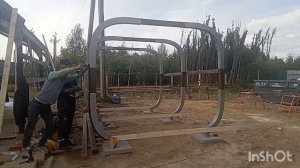 Металлический  каркас для дома в стиле барн хаус.  коннекторы для бруса