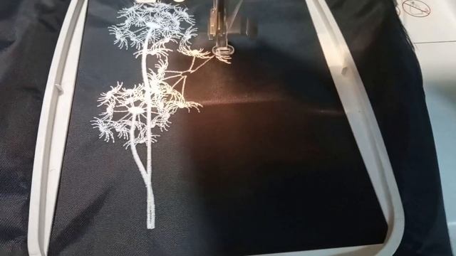 Процесс вышивки одуванчиков для... угадай для сумки или рюкзака?