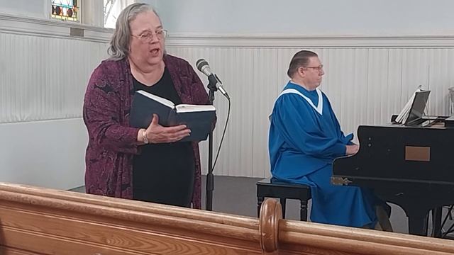 Linda Grey sings Here I Am Lord. смотреть онлайн