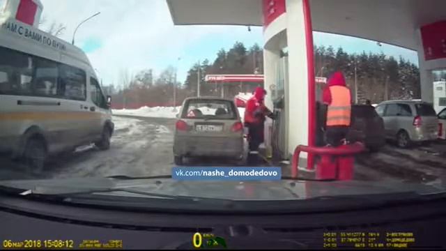 заправщики сливают себе бензин смотреть онлайн