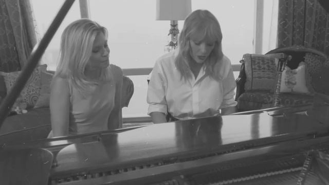 Tortured Travis Spills Tea on Songs About Taylor's EX! смотреть онлайн