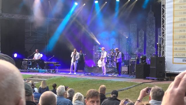 Mike and the mechanics - Living years, live at Hamburg Open Air смотреть онлайн