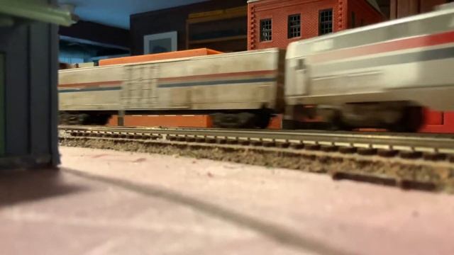 New Bachmann Siemens Charger SC-44 4611 leading a long distance test train. смотреть онлайн