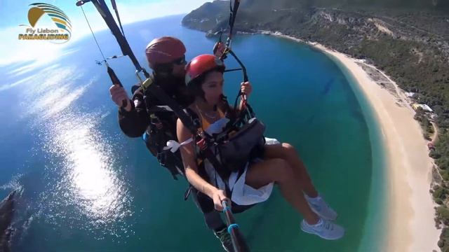 Tandem paragliding over the Arrábida Natural Park in Portugal. смотреть онлайн