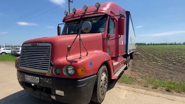 Влез в кабину американского грузовика, здесь и правда однокомнатная квартира! смотреть онлайн