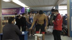 Взвешивание борцов до 92 кг.