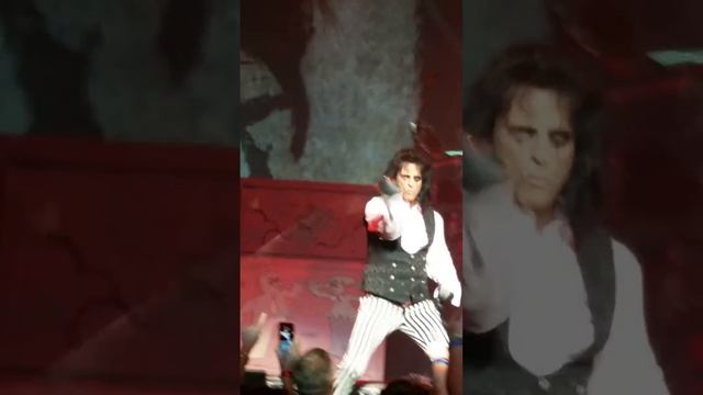 Alice cooper live billion dollar baby Indianapolis 2016 смотреть онлайн
