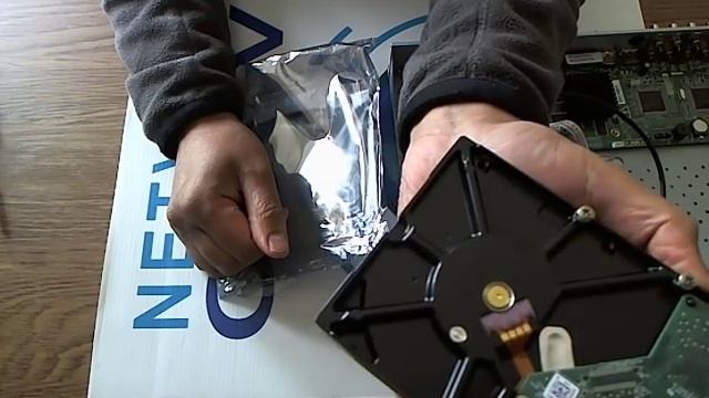 Hikvision DS-7208HGI Turbo DVR Hard Drive Install Demonstration how to смотреть онлайн