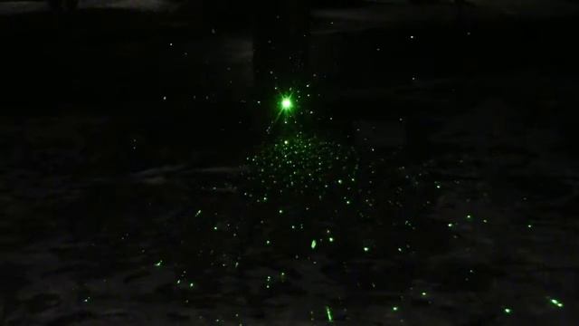 Green Laser Lights in Falling Snow смотреть онлайн
