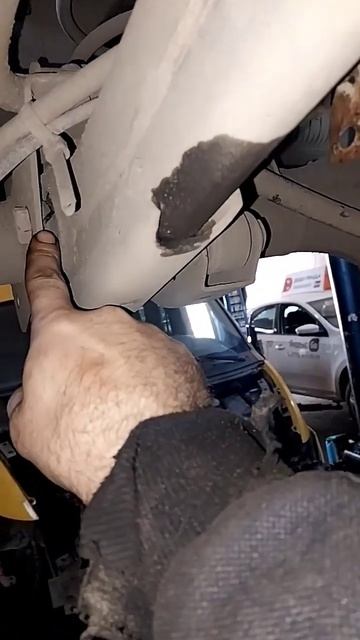 MITSUBISHI MONTERO 3.0L САБЕЛЬНЫЕ САЙЛЕНБЛОКИ ЗАМЕНА