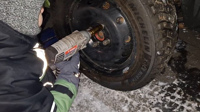 Подготовка боевого автомобиля к зимним стартам.