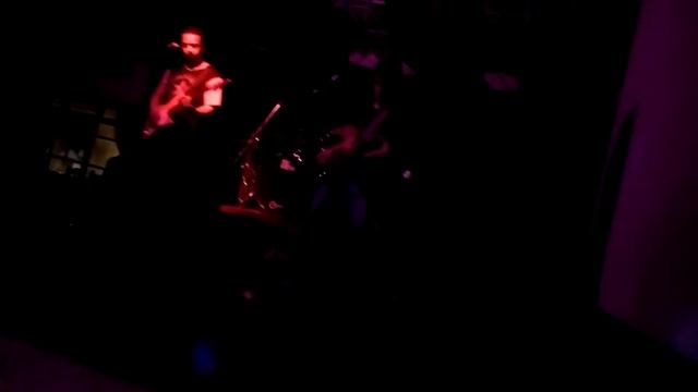 Los Últimos Romantikos - el ultimo romance [en vivo, Distorsion Bar] смотреть онлайн