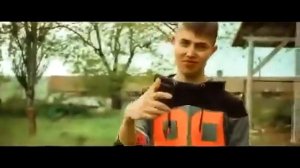 Я сиджу на кухне хаваю борщ