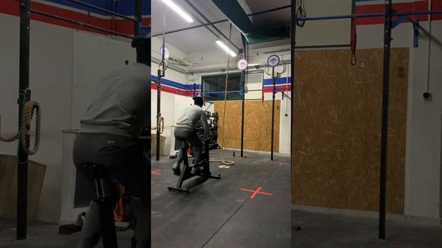 Giulio Silvino 10 round for time 440 mt Bike erg 1 rope climb legless. смотреть онлайн