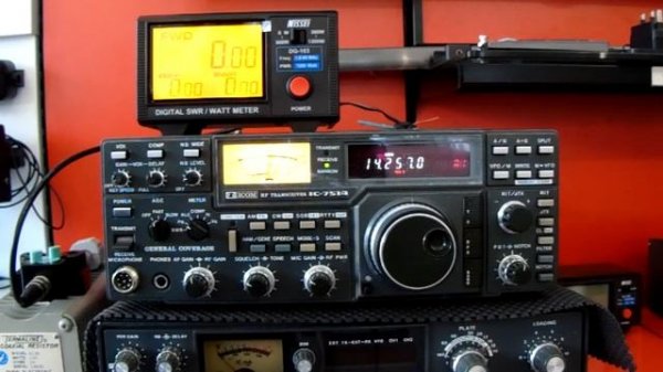 Icom IC751A HF Transceiver - Vintage Icom Ham Radio
