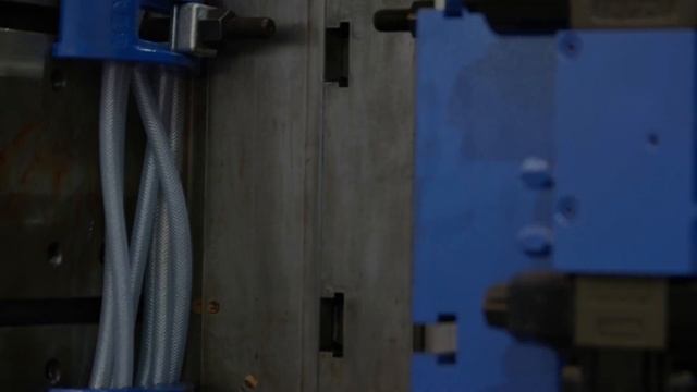 How Does An Injection Molding Machine Work?