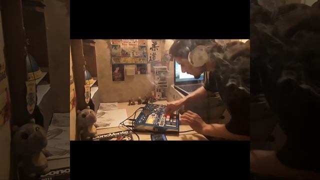 Smartphone vs korg hardtek live 2018- distorsion sonore 1 mois ferme- смотреть онлайн