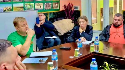 Это ШОК! 98% спасенной птицы погибло из-за неправильного лечения и отмыва, так считают волонтеры!!! смотреть онлайн