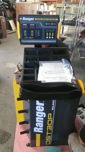 Unboxing my new Ranger DST30P wheel balancer смотреть онлайн