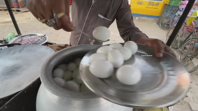 Популярное блюдо из жареных вареных яиц в Бихаре ｜ Индийская уличная еда смотреть онлайн