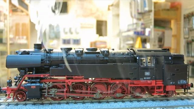 ROCO 72271 BR 85 007, DB DCC SOUND & SMOKE смотреть онлайн