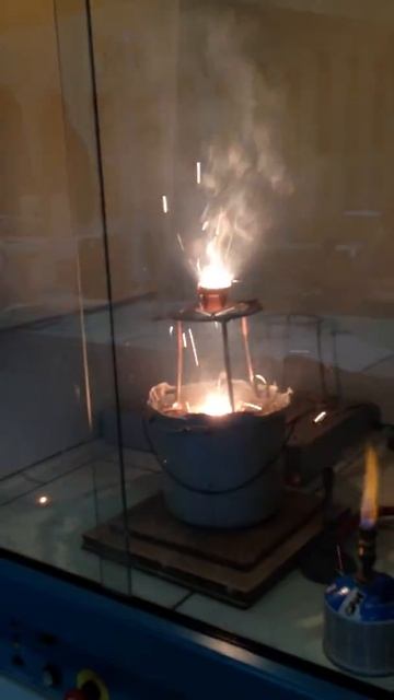 Thermite :Aluminium is reacting with iron oxide (III) смотреть онлайн