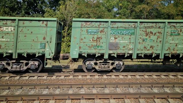 ВЛ82м-046 с грузовым поездом смотреть онлайн