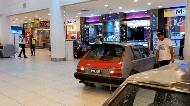 JARANG KERETA LAMA DAPAT PARKING DALAM MALL смотреть онлайн