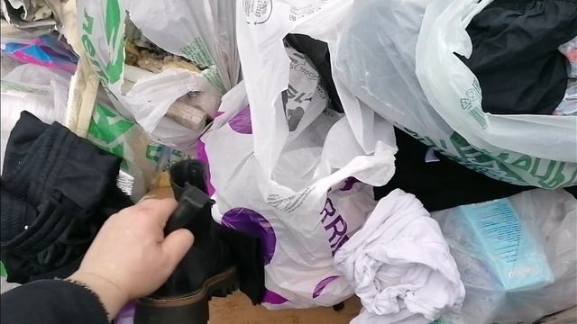 Как я зарабатываю лазая по мусоркам Питера? Dumpster Diving смотреть онлайн