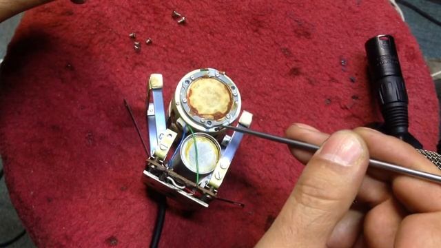 Domingo de Micrófonos #4, AKG D-12 Ajuste de Graves. смотреть онлайн