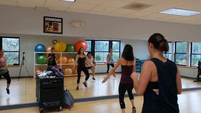 Cardio dance routine to "Que Siga La Fiesta! Aja'!" by Proyecto Uno (4 mins) смотреть онлайн