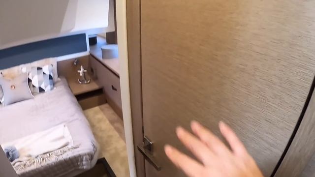 £500,000 Yacht Tour : Prestige 420 смотреть онлайн