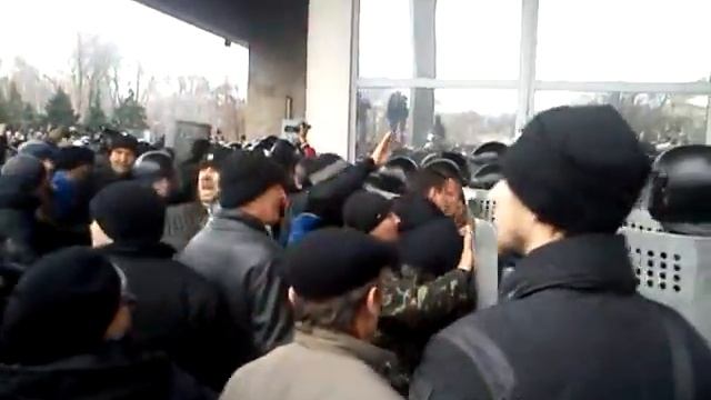 Донецк 05 03 2014 штурм ОГА часть 2 из 10 смотреть онлайн