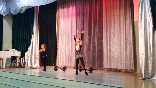 Луханина Полина "Танец на гироскутерах" смотреть онлайн