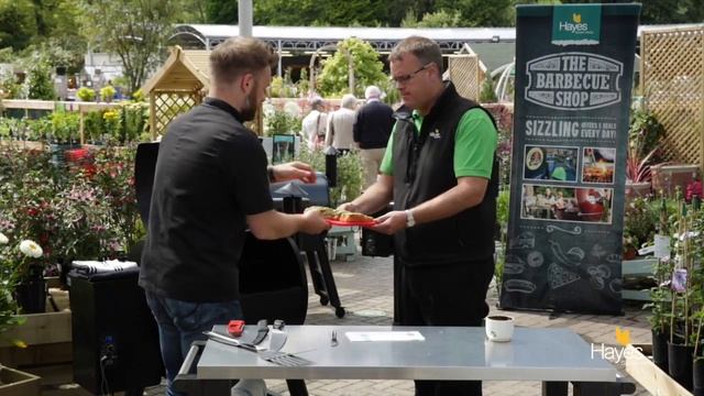 Richard Holden shows how to cook Hot Smoked Salmon w Pesto on the Traeger Wood Pellet Pro 22 Grill смотреть онлайн