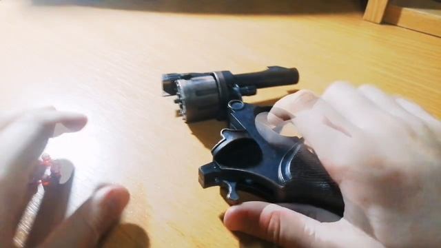 обзор на револьвер (игрушечный) #revolver #noisepistol #undengerous
