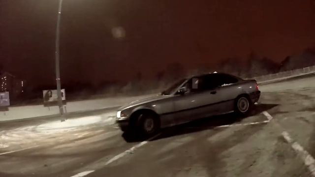 SSD - Slow Snow Drift , BMW e36 1.8 IS смотреть онлайн