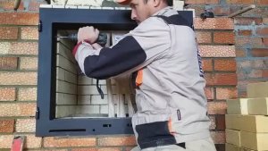 Монтаж каминной дверцы StoveR.
Ростов-на-Дону. 
Монтаж Роман Тульнов.